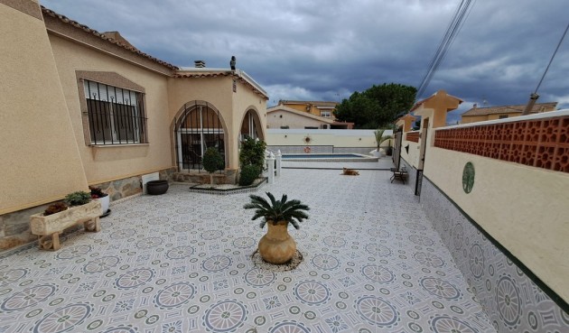 Resale - Villa -
Torrevieja - Costa Blanca