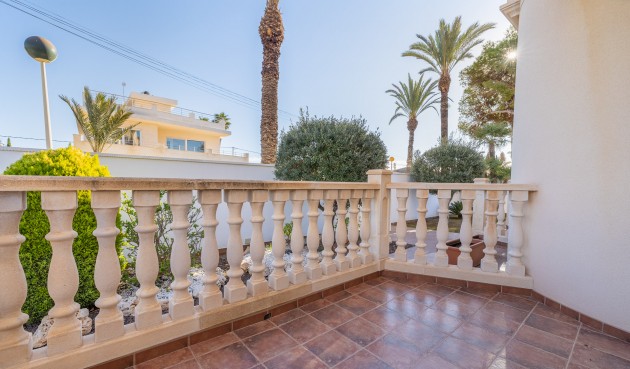 Resale - Villa -
Orihuela Costa - Costa Blanca