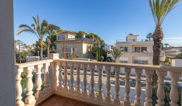 Resale - Villa -
Orihuela Costa - Costa Blanca