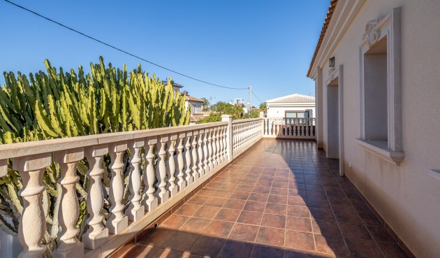 Resale - Villa -
Orihuela Costa - Costa Blanca