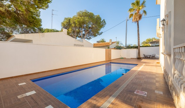 Resale - Villa -
Orihuela Costa - Costa Blanca