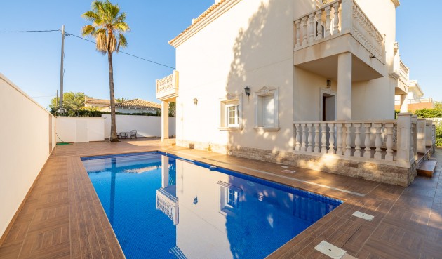 Resale - Villa -
Orihuela Costa - Costa Blanca