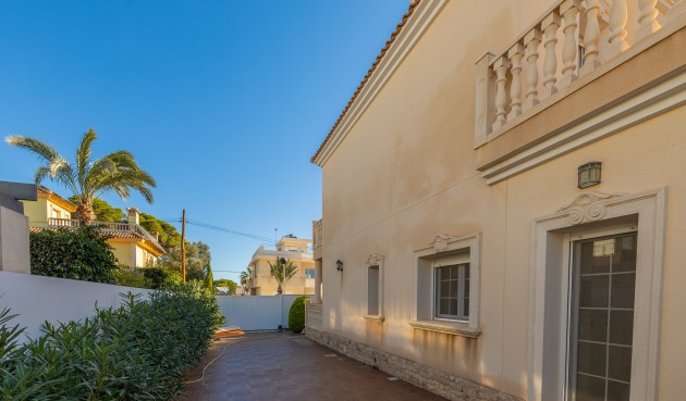 Resale - Villa -
Orihuela Costa - Costa Blanca