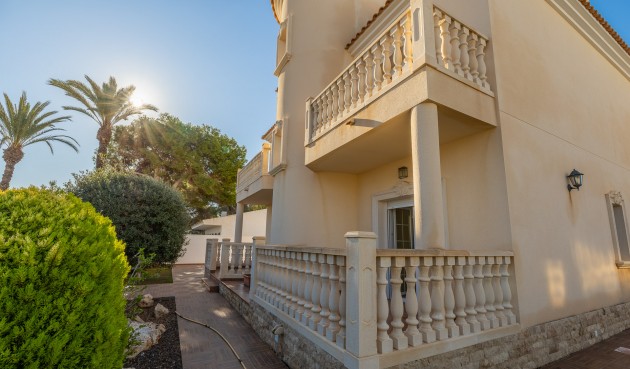 Resale - Villa -
Orihuela Costa - Costa Blanca