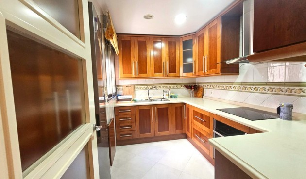 Resale - Apartment -
Torrevieja - Centro