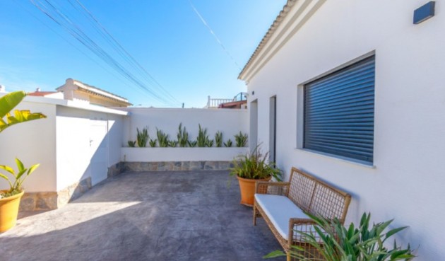 Resale - Villa -
Torrevieja - Costa Blanca