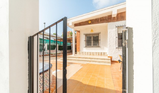 Resale - Villa -
Torrevieja - Los Frutales