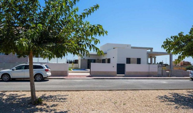 Nybyggnation - Quad House -
Daya Nueva - Centro