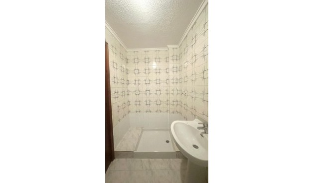 Resale - Apartment -
Torrevieja - Estacion De Autobuses