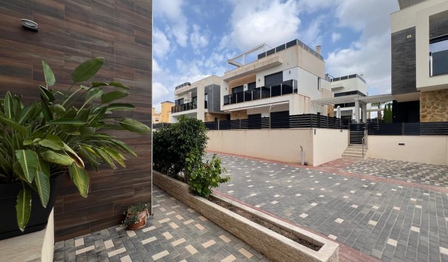 Resale - Villa -
Orihuela Costa - Lomas de Cabo Roig