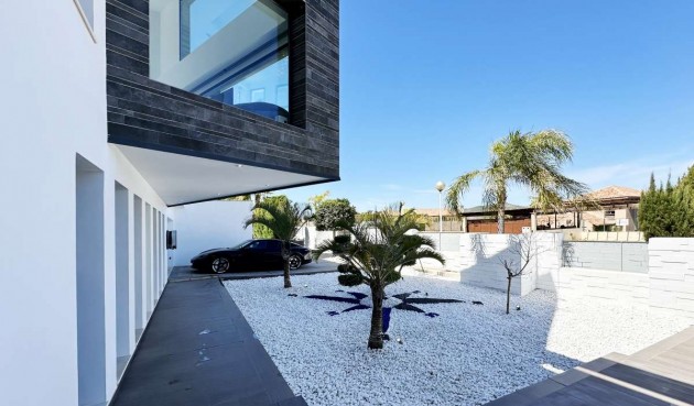 Resale - Villa -
Jávea - Costa Blanca