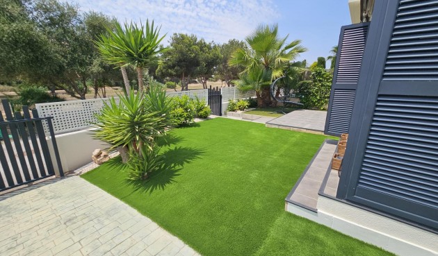 Resale - Villa -
Orihuela Costa - La Regia