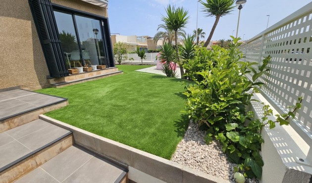 Resale - Villa -
Orihuela Costa - La Regia