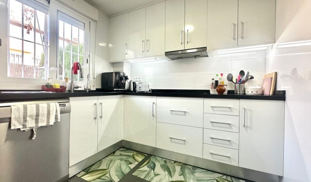 Resale - Town House -
Torrevieja - aguas nuevas