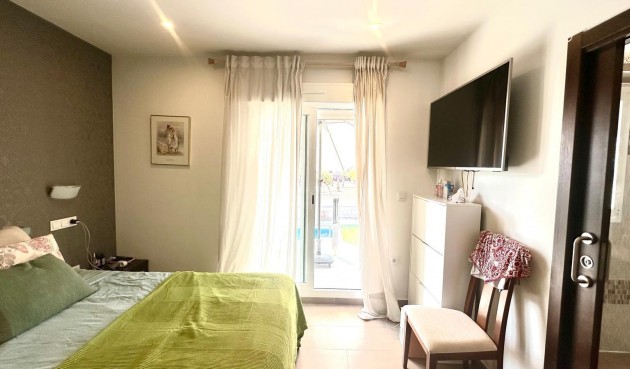Resale - Town House -
Torrevieja - aguas nuevas