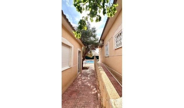 Resale - Villa -
Torrevieja - Los Balcones - Los Altos del Edén