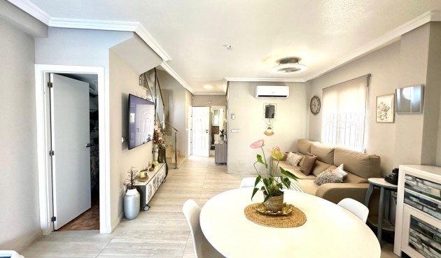 Reventa - Villa -
Orihuela Costa - La Regia