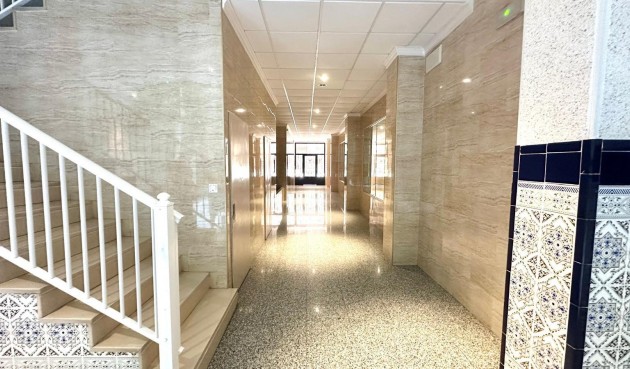 Reventa - Ático -
Torrevieja - Centro