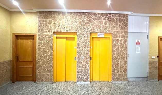 Resale - Apartment -
Torrevieja - Estacion De Autobuses