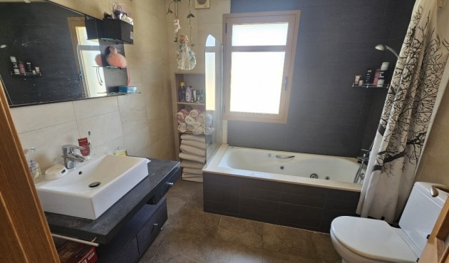 Reventa - Villa -
Sierra Cortina - Inland