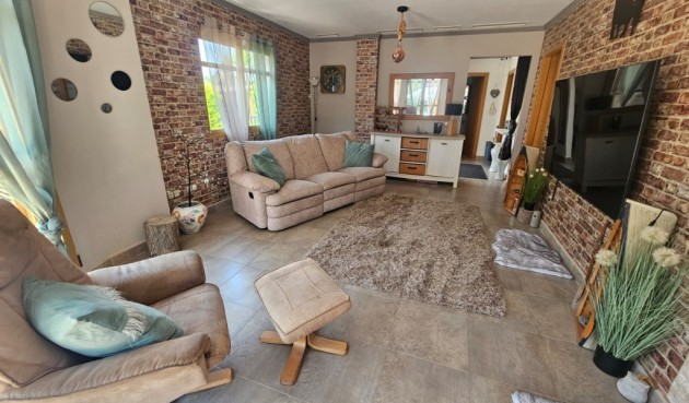 Reventa - Villa -
Sierra Cortina - Inland