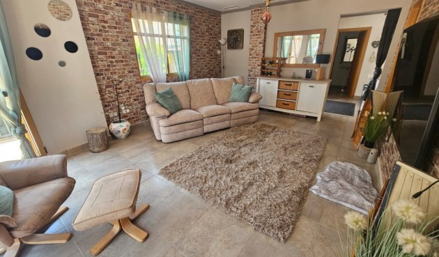 Reventa - Villa -
Sierra Cortina - Inland