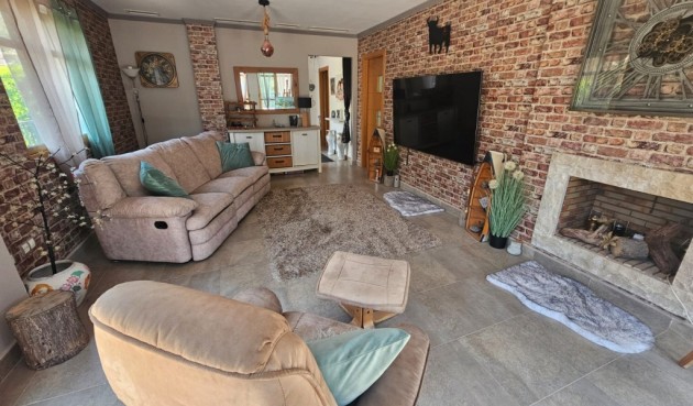 Reventa - Villa -
Sierra Cortina - Inland