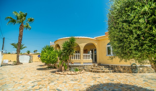 Resale - Villa -
Torrevieja - Costa Blanca