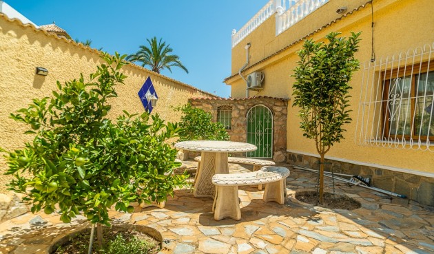 Resale - Villa -
Torrevieja - Costa Blanca