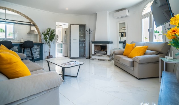 Resale - Villa -
Torrevieja - Costa Blanca