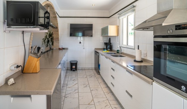 Resale - Villa -
Torrevieja - Costa Blanca