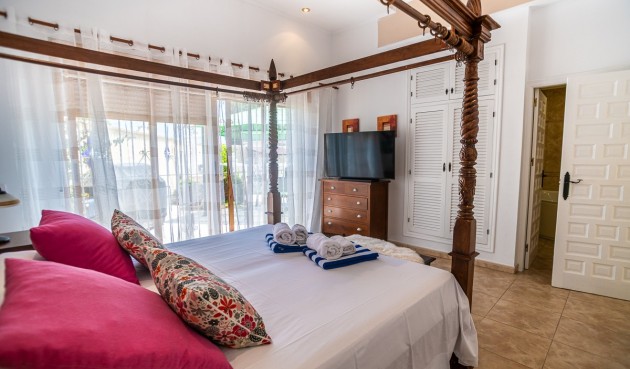 Resale - Villa -
Torrevieja - Costa Blanca