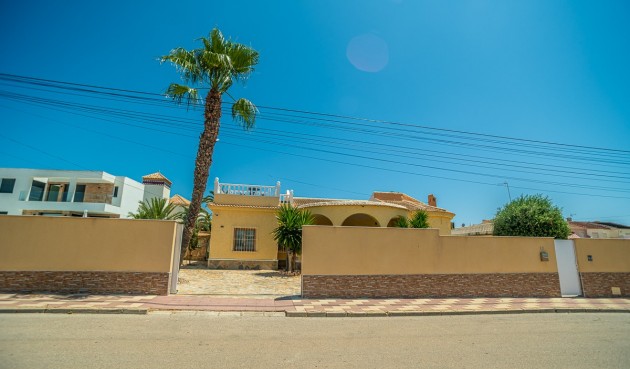 Resale - Villa -
Torrevieja - Costa Blanca