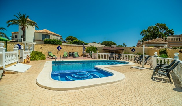 Resale - Villa -
Torrevieja - Costa Blanca