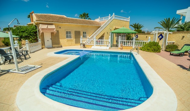 Resale - Villa -
Torrevieja - Costa Blanca