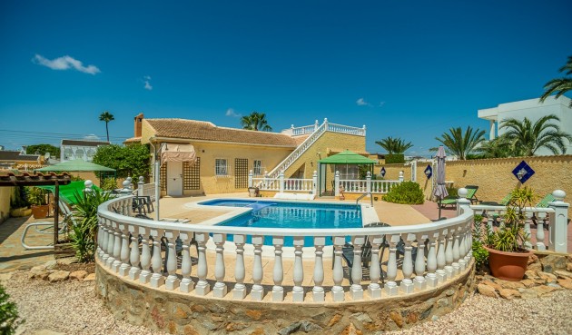 Resale - Villa -
Torrevieja - Costa Blanca