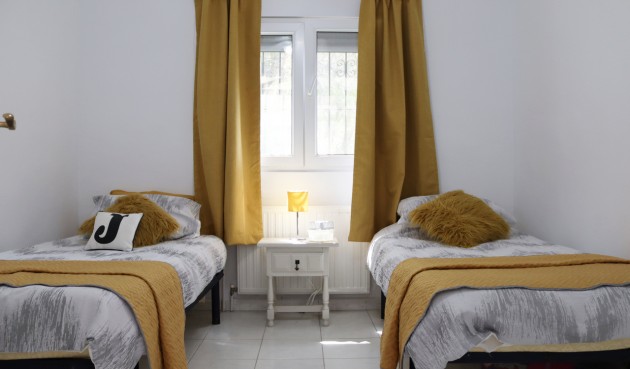 Resale - Villa -
Parcent - Inland