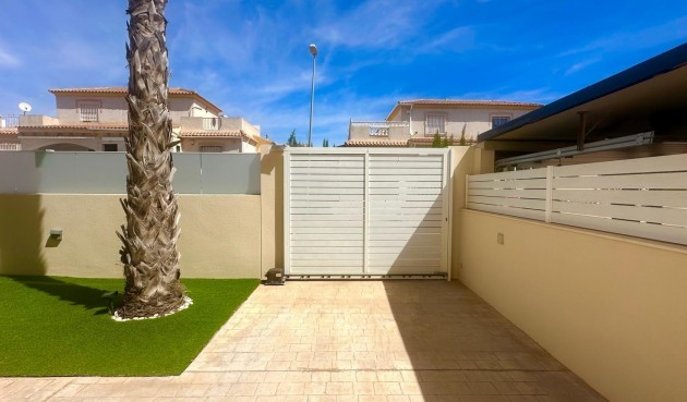 Brukt - Villa -
Torrevieja - Miramar - Torre Del Moro