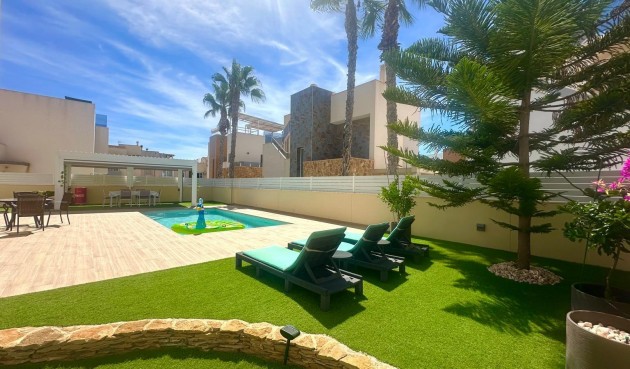 Brukt - Villa -
Torrevieja - Miramar - Torre Del Moro