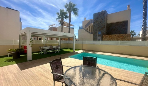 Brukt - Villa -
Torrevieja - Miramar - Torre Del Moro