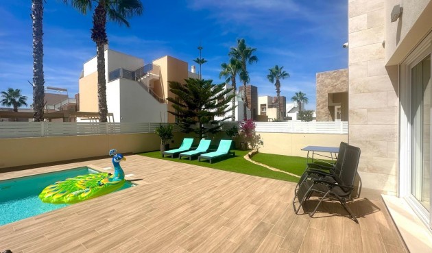 Brukt - Villa -
Torrevieja - Miramar - Torre Del Moro