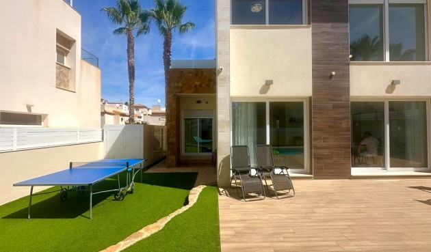 Brukt - Villa -
Torrevieja - Miramar - Torre Del Moro