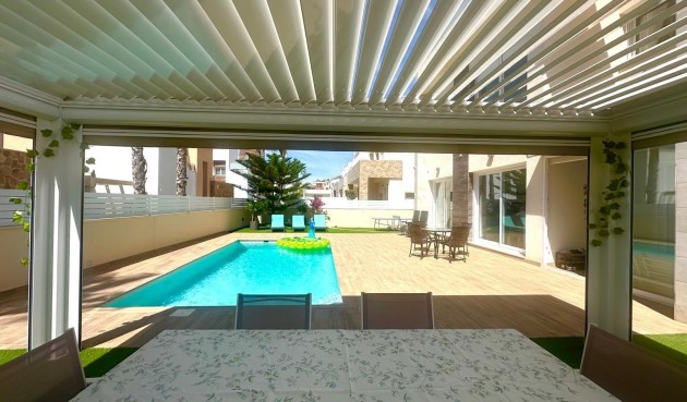 Brukt - Villa -
Torrevieja - Miramar - Torre Del Moro