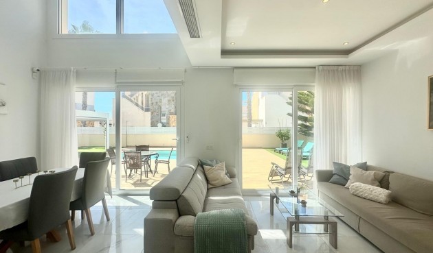 Brukt - Villa -
Torrevieja - Miramar - Torre Del Moro