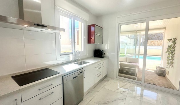 Brukt - Villa -
Torrevieja - Miramar - Torre Del Moro