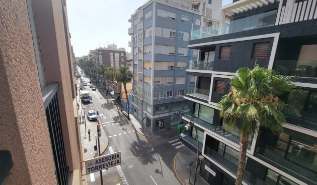 Resale - Apartment -
Torrevieja - Centro