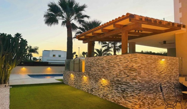 Resale - Villa -
Alfas del Pí - Costa Blanca