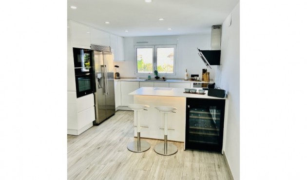 Resale - Villa -
Alfas del Pí - Costa Blanca