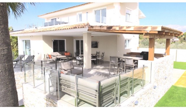 Resale - Villa -
Alfas del Pí - Costa Blanca