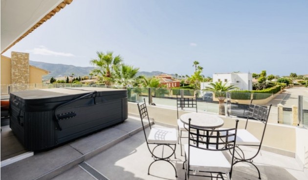 Resale - Villa -
Alfas del Pí - Costa Blanca